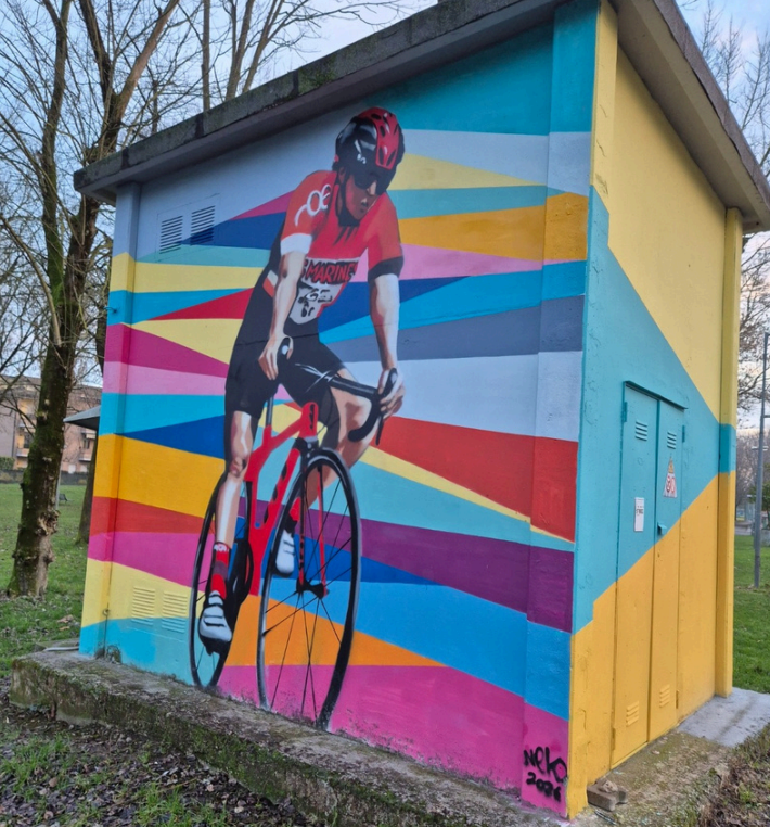 Murale celebrativo dell'attività ciclistica — opera di Neko (Fabio Valentini), gennaio 2026